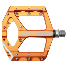 Педали алюм CNC тонкие (16,6мм) оранжевые, ось cr-mo Ф9/16", промподш + игольчатый подшипник + DU Igus, 20 сменных шипов. 368г. Инд уп